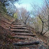 sentiero del giaron monte calisio scale