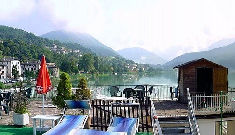 trentino lago serraia panorama