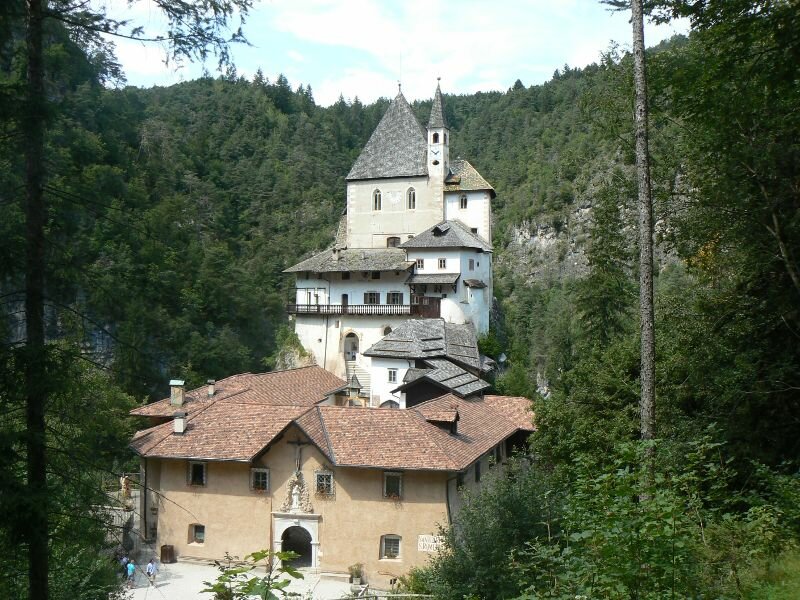 Risultati immagini per santuario di san romedio trentino