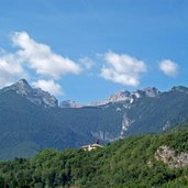 cunevo castel la santa con dolomiti di brenta