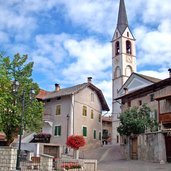 malosco centro piazza con chiesa s tecla