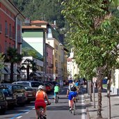 riva del garda biciclette ciclisti