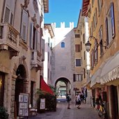 riva del garda via fiume con porta san marco