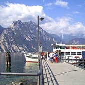 torbole spiaggia e lago traghetto