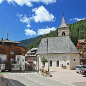 Val di Fassa Canazei cappella paese