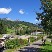 pista ciclabile val di fassa presso soraga