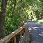 mori pista ciclabile per garda presso lago loppio