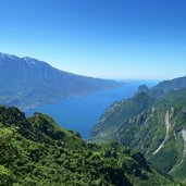 passo guil vista su lago di garda e monte traversole fr