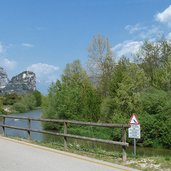 ciclabile lungo il sarca a sud di arco