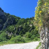 strada tremalzo sotto cima tuflungo