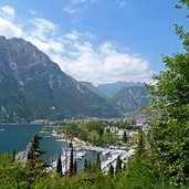 riva del garda porto e lago da monte brione