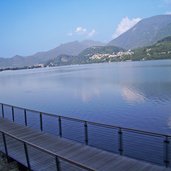 lago di caldonazzo con pista ciclabile