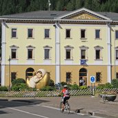 pedalando nel centro di predazzo