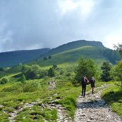 sentiero monte stivo nuvole escursionisti