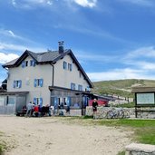 rifugio damiano chiesa su monte altissimo di nago