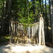 sentiero respiro degli alberi lavarone scultura