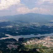 Lago di Santa Giustina Cles e Val di Non viste dalla Strada diretta al Rifugio Peller