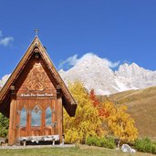 chiesetta beato pier giorgio frassati a casoni di valfredda colori d autunno