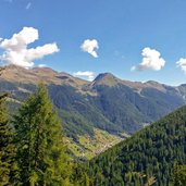 Salita alla malga montesole con val di rabbi sullo sfondo