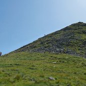 cima cavallazza discesa escursionisti