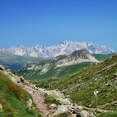 forcella di cavallazza e vista su castelaz e gruppo marmolada