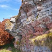 roccia calcare e dolomia con strati di selce