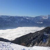 vista da vetriolo su valsugana presso levico inverno con nebbia fr