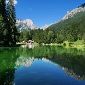 laghetto welsperg con bar al lago e gruppo delle pale