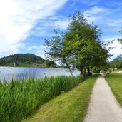 sentiero giro del lago presso sternigo