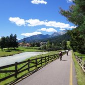 pista ciclabile lungo avisio presso pera di fassa