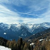 vista di Cima Serodoli e Cima Nambron e Cima Laste e altre cime della Val di Sole