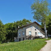 rifugio don zio pisoni sul monte casale