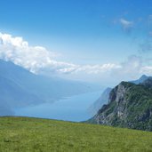 vista da monte casale verso lago di garda