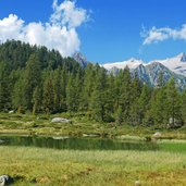 lago san giuliano e vista vs adamello crozzon di lares e cima di om di lares