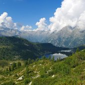 vista su lago san giuliano e lago garzone