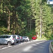 parcheggio sulla strada per malga sadole rif cauriol