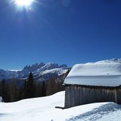 baite sul sentiero per fuciade inverno