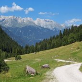 val sadole e vista verso dolomiti latemar