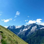 Salita al Monte Tonale Orientale e vista sul ghiacciaio della Presanella