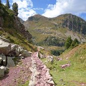 sentiero per lago delle trute