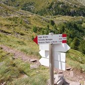 sentiero per lago brutto