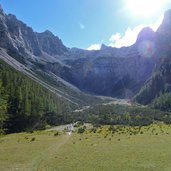 spianata del lago asciutto vista vs dolomiti di brenta