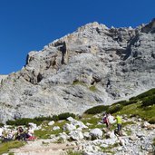 sentiero scala santa per rifugio xii apostoli