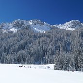 val venegia presso malga venegia inverno escursionisti