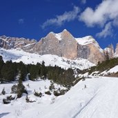 sentiero invernale per gardeccia e catinaccio