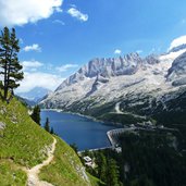 sentiero per il lago di fedaia diga marmolada