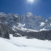 malga venegiota e gruppo pale di san martino inverno