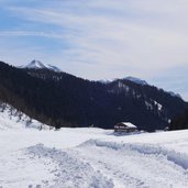 lago calaita e rifugio ristorante miralago inverno