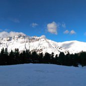 vista di Cima Viezzena e del Passo Lusia sulla destra