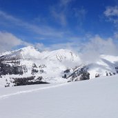 vista da monte agaro verso monte timoncello e pallone della cavallara e col della boia inverno